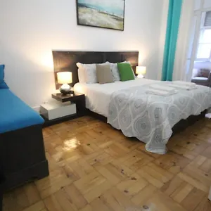 Pensión Ocean M1 R4 - Large Double With Shared Bathroom In Center, Lisboa